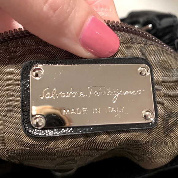 🔥Ferragamo Gancini Black Patent Leather Handbag🔥 - Picture 11 of 15